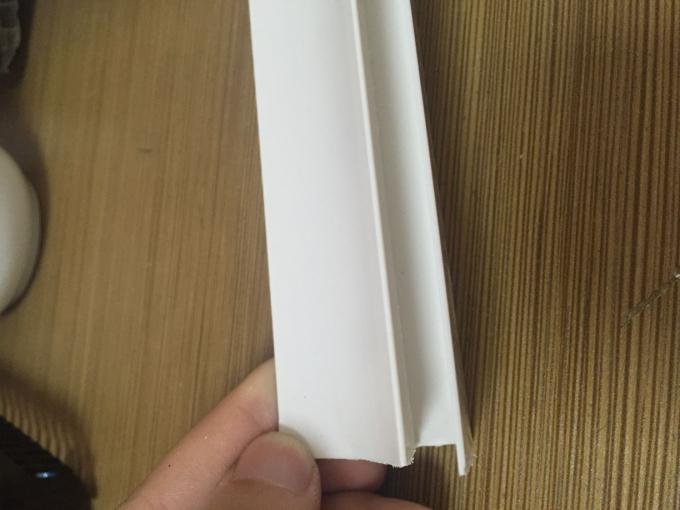 4CM Glossy Extruded Plastic Profiles Top Clip For Room Roof Garden Drainage Board